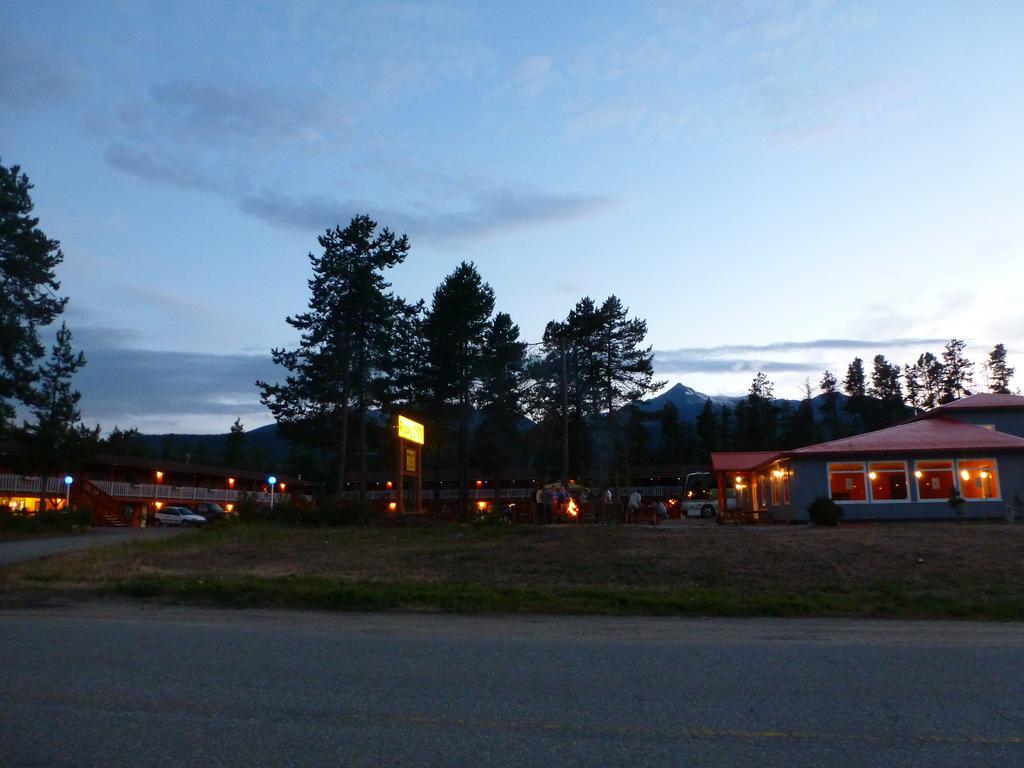 Rocky Inn Valemount Εξωτερικό φωτογραφία